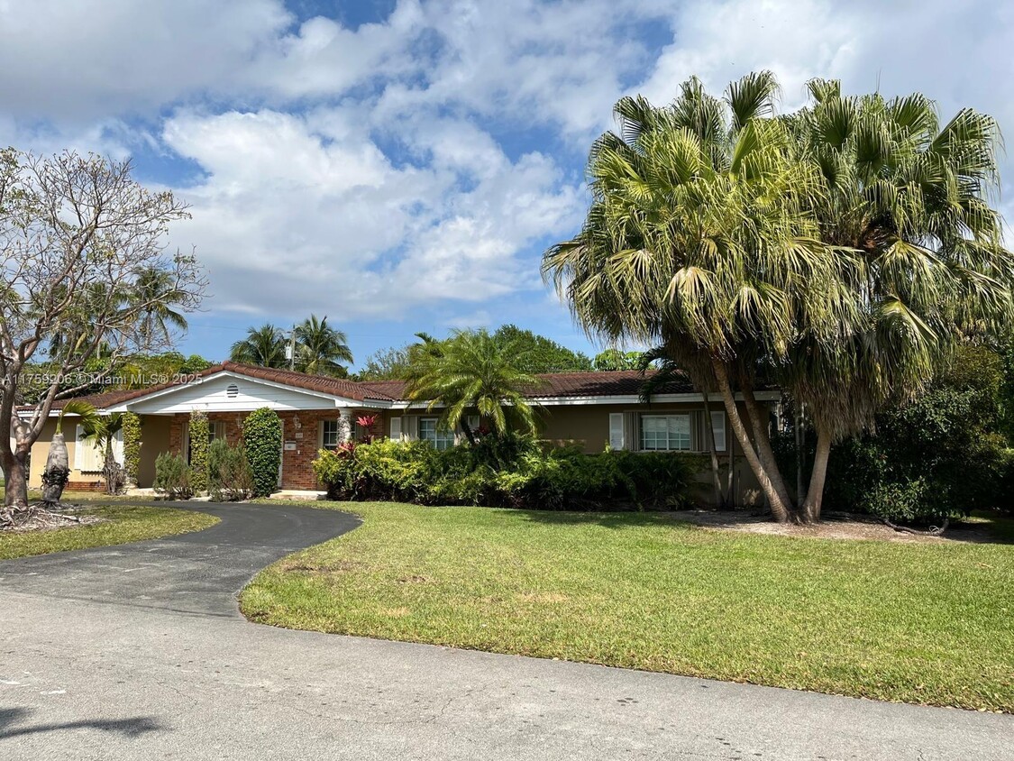 Foto principal - 5645 SW 85th St