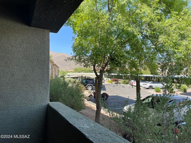 Building Photo - 5751 N Kolb Rd