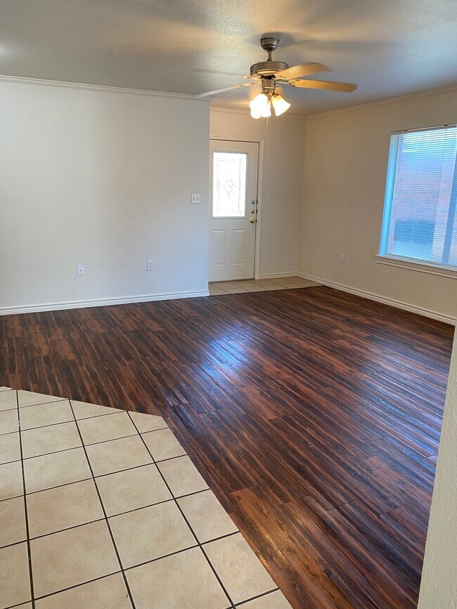 Building Photo - 519 N Chicago Ave