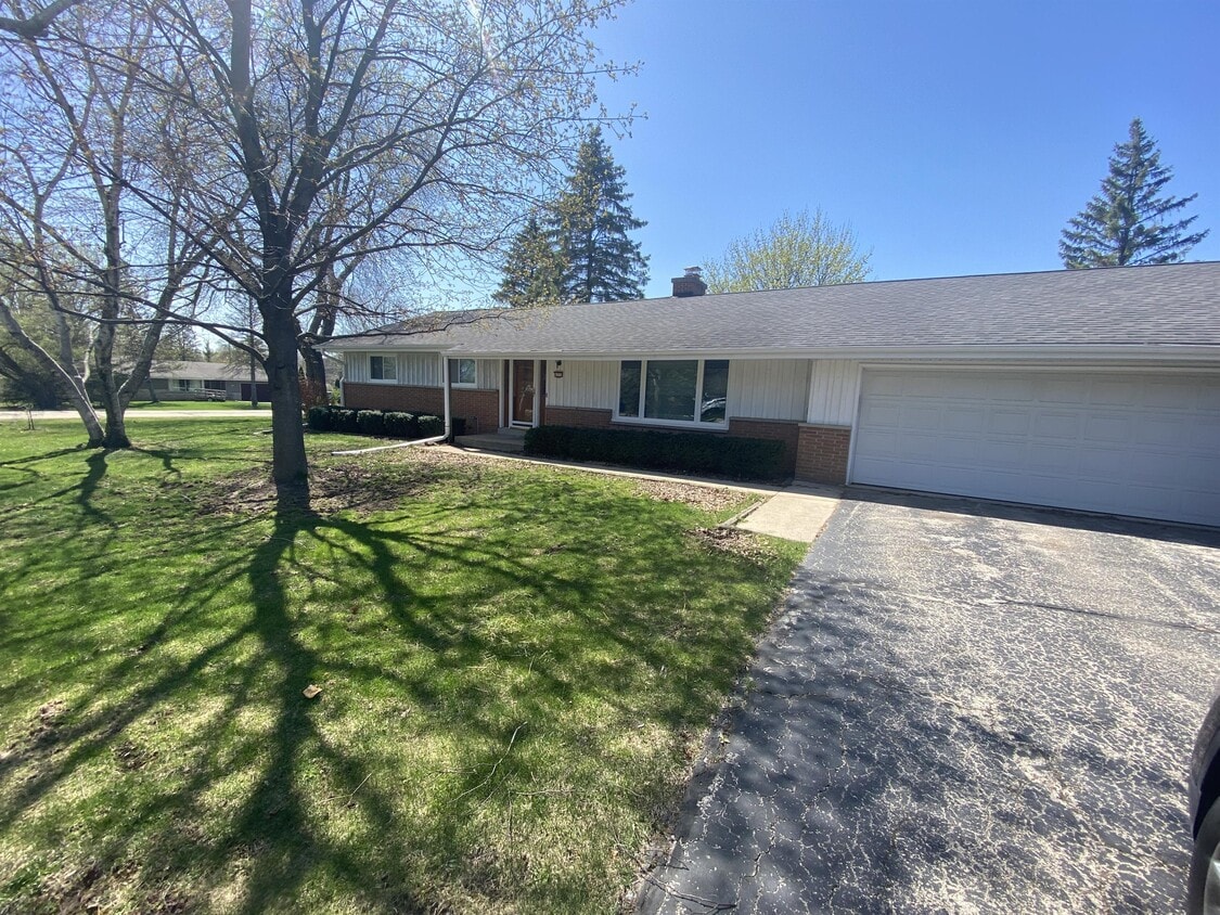 Primary Photo - 4375 N 143rd St