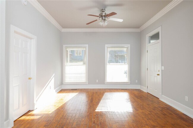 Foto del edificio - 349 Rollston Ave