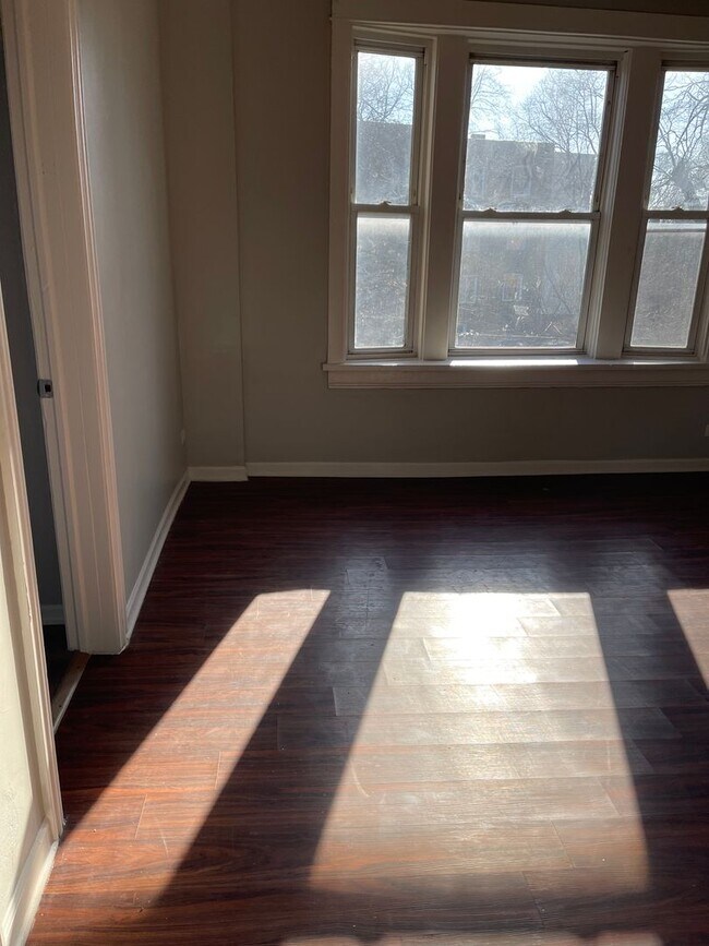 Foto del edificio - 3 Bedroom Unit with a Great Management Com...