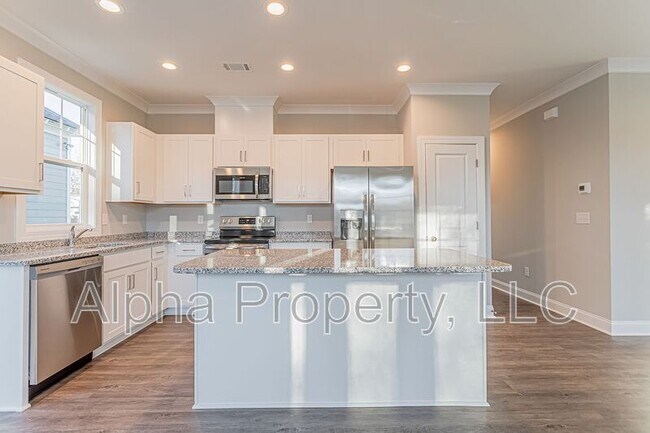 Building Photo - 111 Hemlock Dr