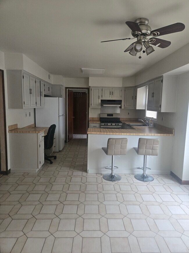 Building Photo - 15 Cardinal Ct