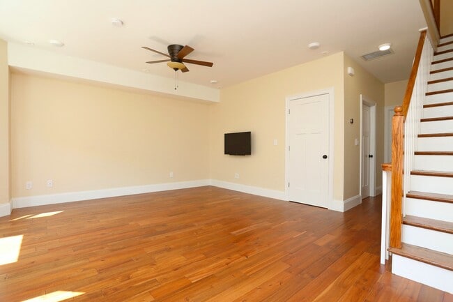 Building Photo - 19 Caldwell St