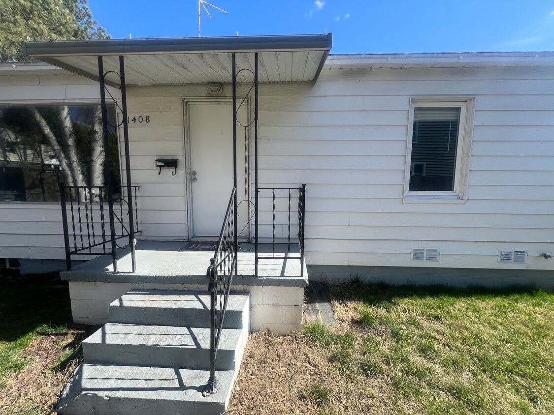 Primary Photo - Bright & Spacious 2-Bedroom Duplex in Rich...