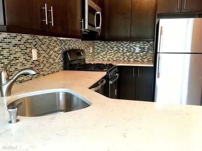 Foto del edificio - 1 br, 1 bath Apartment - 8111 57th Ave 2B