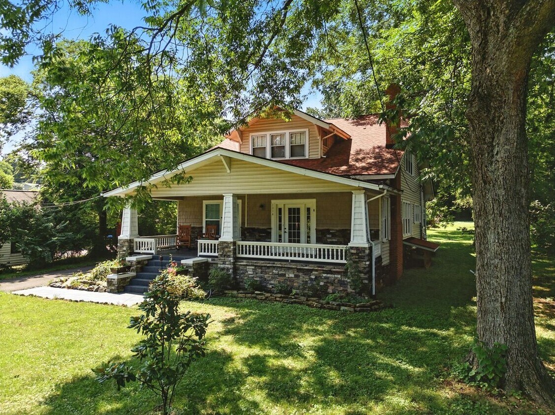 Foto principal - Maryville 37804 - 4 bed, 3 bath - call Mat...