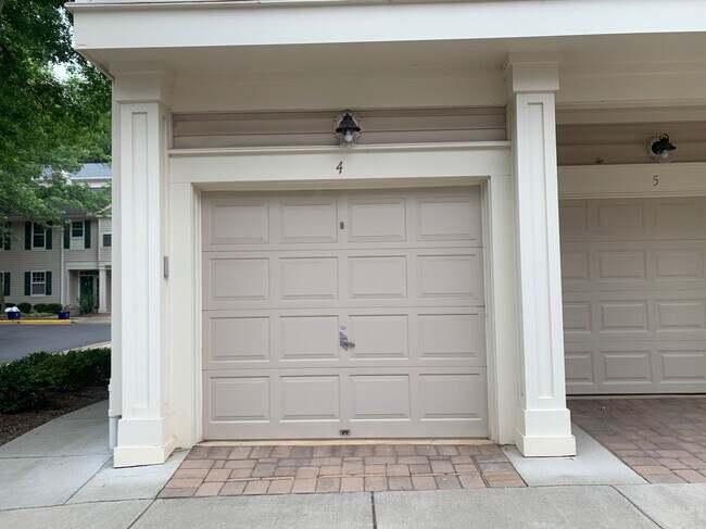 ¡Garaje - 1305 Windleaf Dr