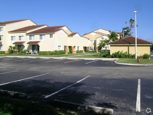 Building Photo - The Yacht Club