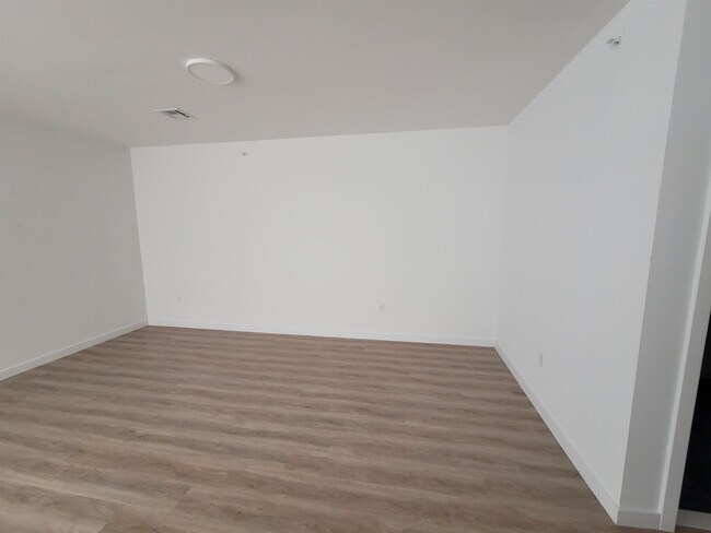 Building Photo - 306 Bergen Ave