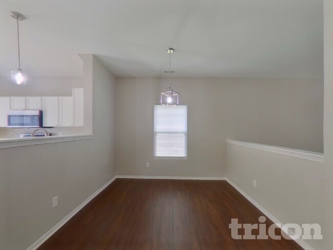 Building Photo - 2226 Buckleigh Dr