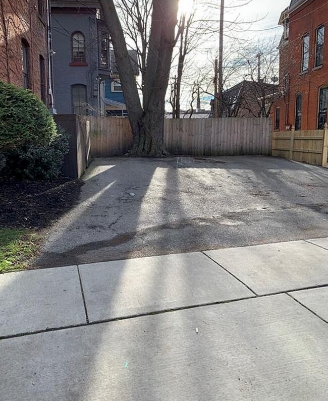 Foto del edificio - 414 Franklin Street, Unit 3