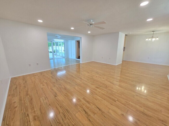 Building Photo - Charming 2 Bed / 2 Bath Home in Venice Gar...