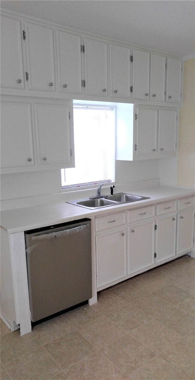 Building Photo - 2309 35th Ave N