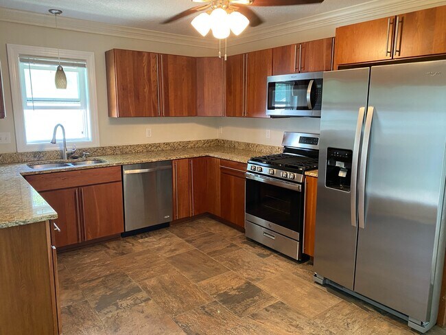 Building Photo - 126 E Marion St