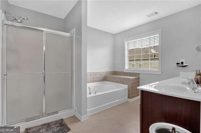 Building Photo - 2145 Waterford Park Dr