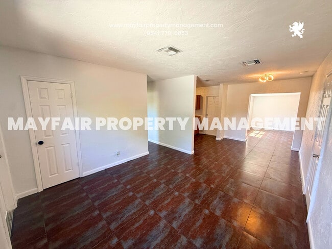 Building Photo - 1642 NW 13th Ct