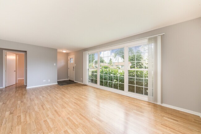 Building Photo - 990 W Villa Dr