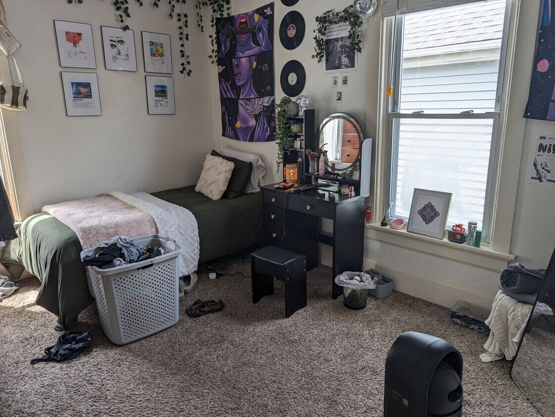 Foto principal - 3373 N Oakland Ave