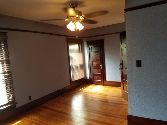 Foto del edificio - 350 E 12th St