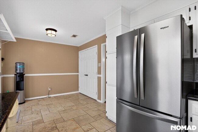 Building Photo - 8960 Manion Dr