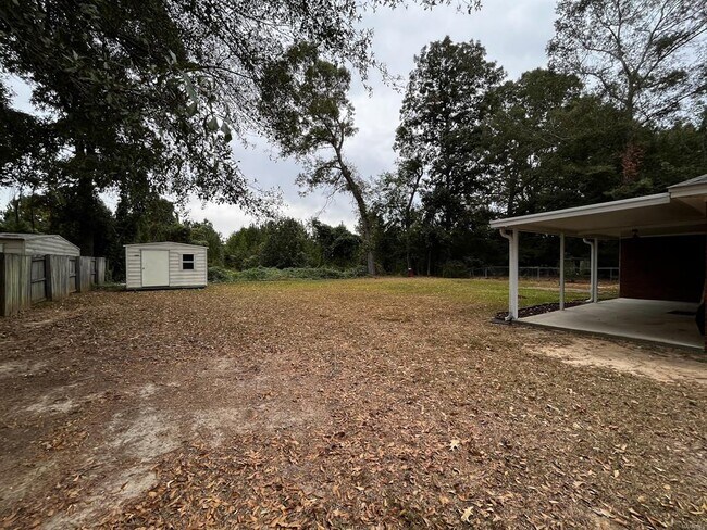 Building Photo - 121 Hickory Trail