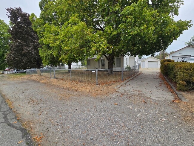 Building Photo - Spokane Valley Home Available Now!