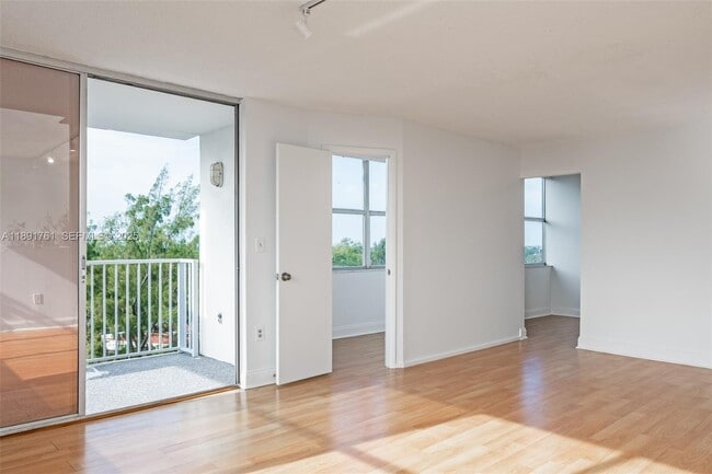 Building Photo - 1300 NE Miami Gardens Dr