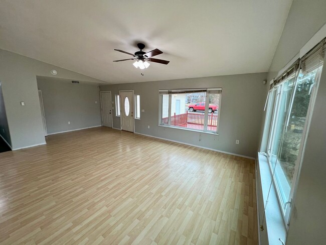 Foto del edificio - Charming 3-Bedroom Home / Pet Friendly / 2...