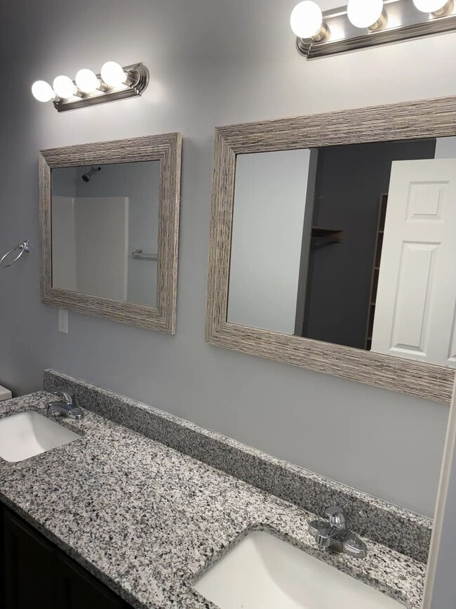 Foto del edificio - 10610 E Conifer St