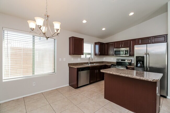 Building Photo - 1658 E Shari St