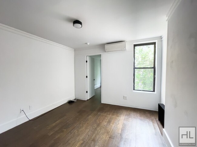 Building Photo - Carroll Gardens / 2-Bed 1-Bath