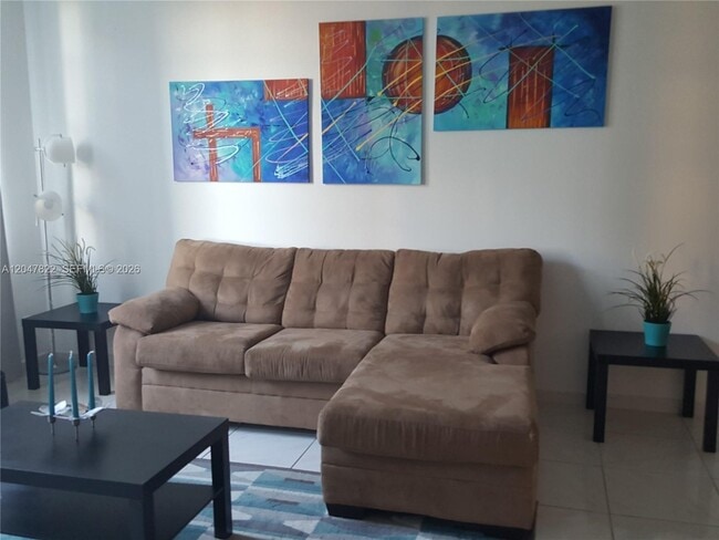 Foto del edificio - 5401 Collins Ave