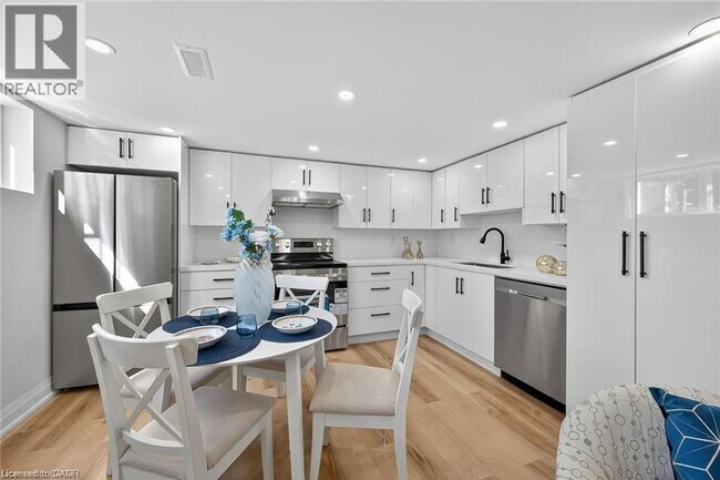 Photo du bâtiment - 175 E 45th St