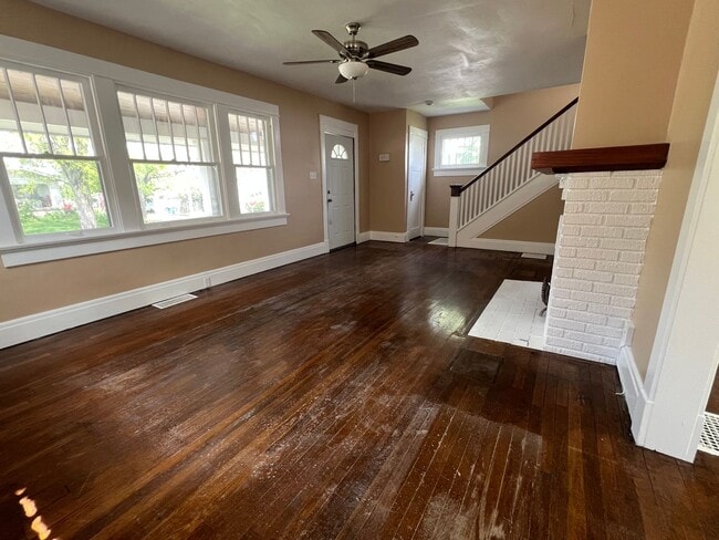 Building Photo - 2 bedrooms 1 bathroom house