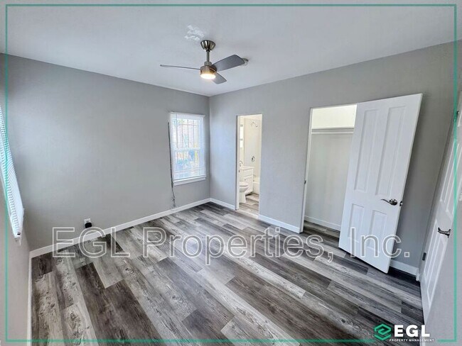 Foto del edificio - 3039 Bronson Ave