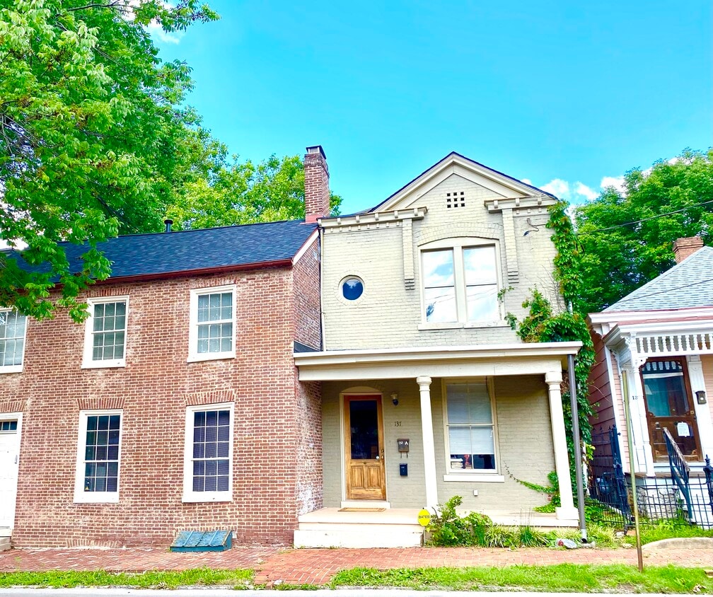 Primary Photo - 137 Constitution St