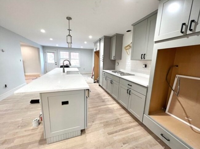 Building Photo - 171 Forest St