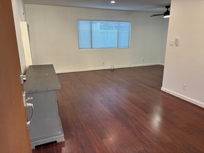 Foto del edificio - 1333 Centinela Ave