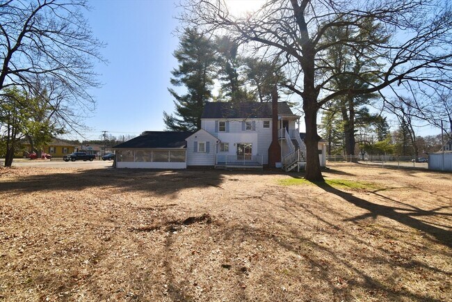 Foto del edificio - 582 Springfield St