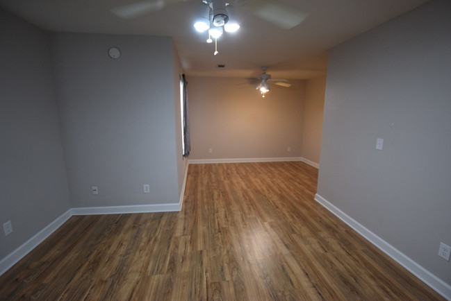 Building Photo - 7940 Parklane Ct