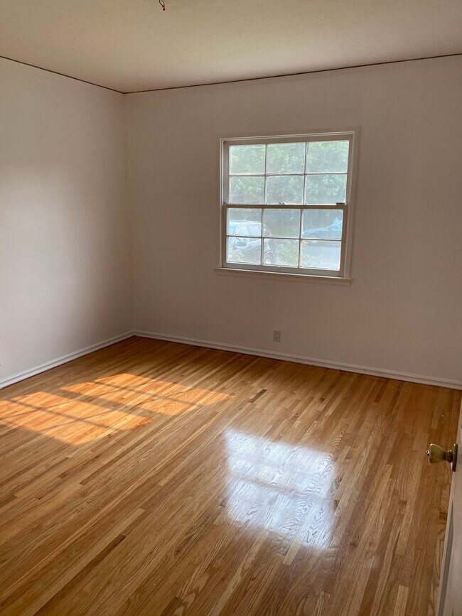 Dormitorio 2 - 5243 Wilkinson Ave