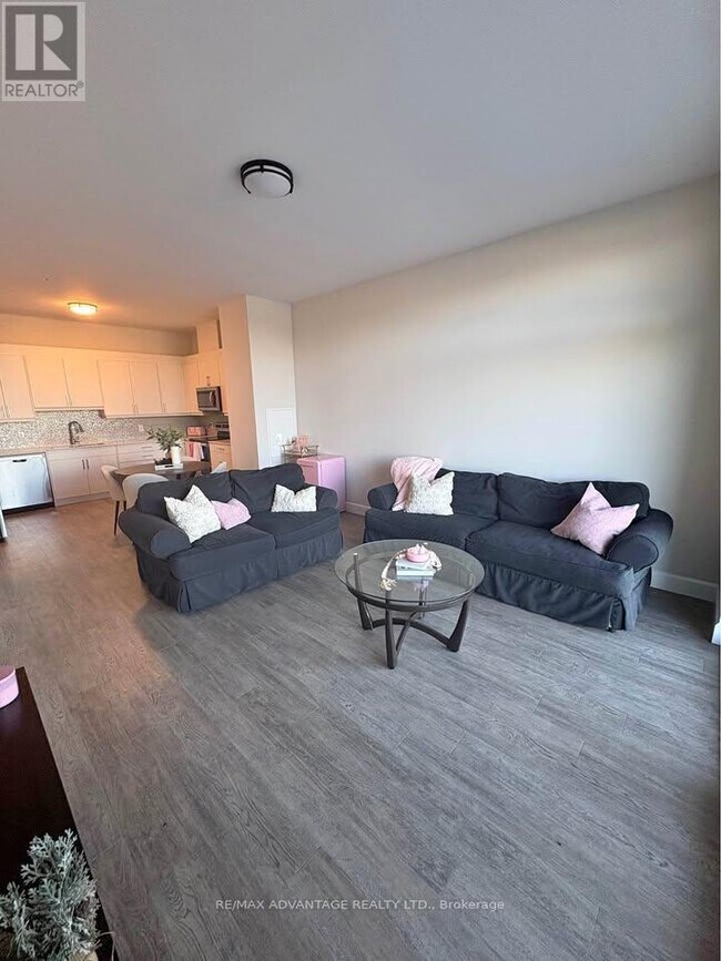 Photo du bâtiment - 1600 Hyde Park Rd