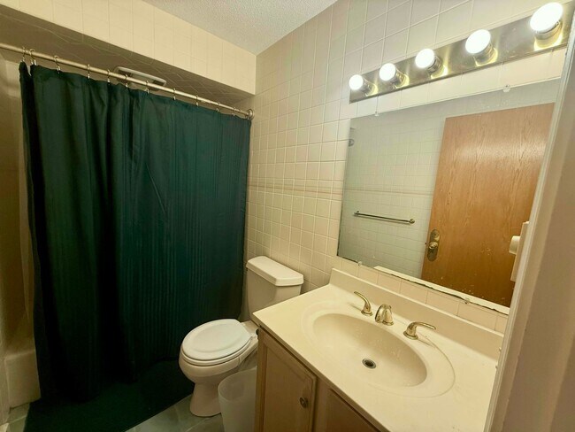 Foto del edificio - ***PRICE IMPROVEMENT*** - Furnished 1 Bedroom Condo in Heart of Pittsfield