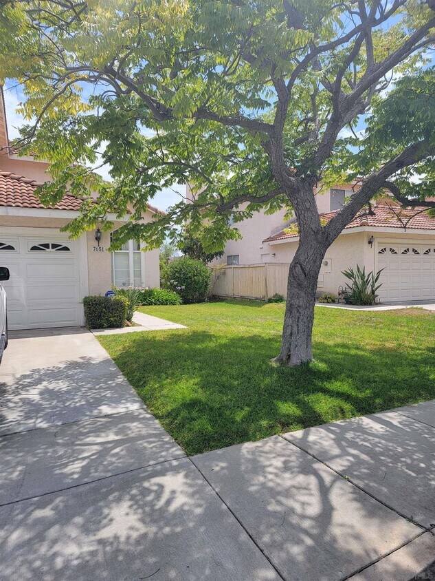 Foto principal - 7651 Park Village Rd