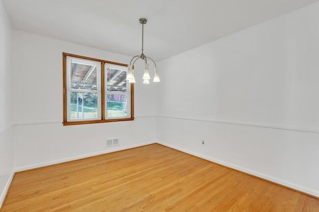 Foto del edificio - 8212 Dorset Ave