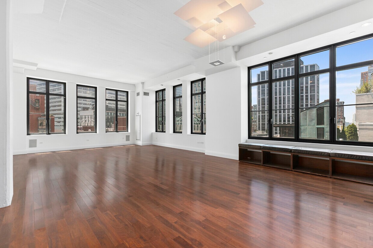 Primary Photo - 143 Reade St