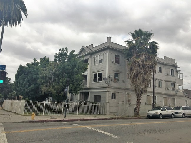 Building Photo - 2033 E 4th St