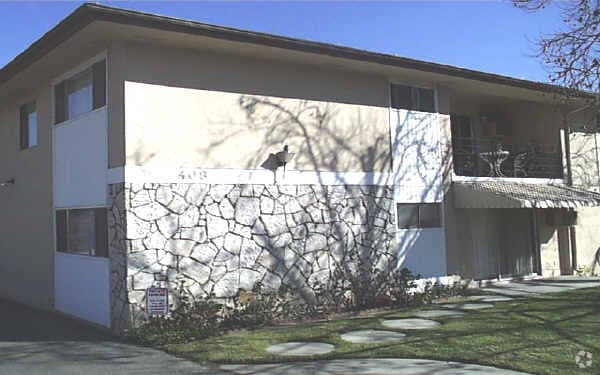 Building Photo - 408 Country Club Dr